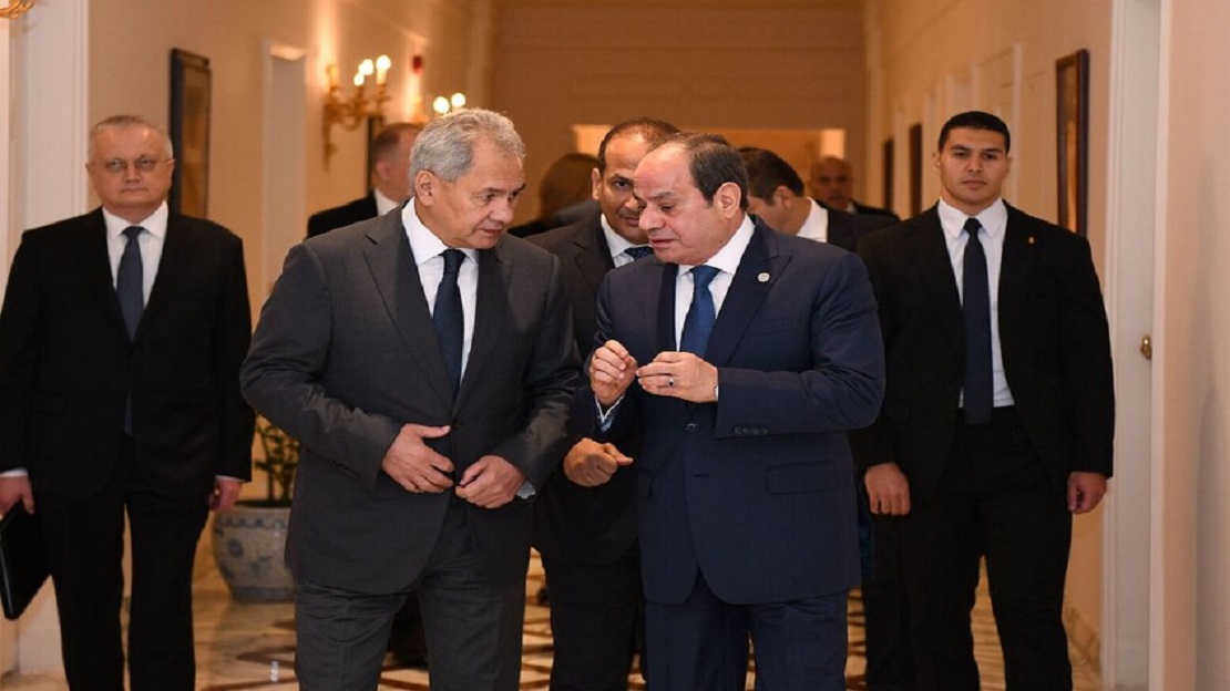 شويغو في القاهرة: رسالة روسية لتعزيز الشراكة الاستراتيجية مع مصر وسط التوترات الدولية