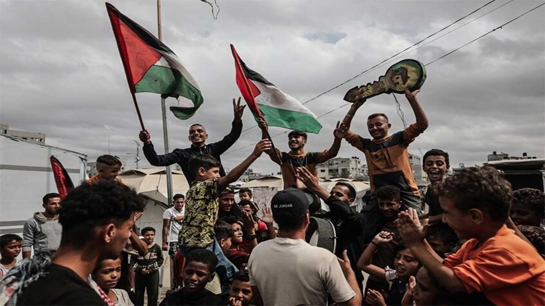إسرائيل تُعدّ الترحيل: صفقة تبادل الأسرى تُشعل الأمل في غزة والضفة