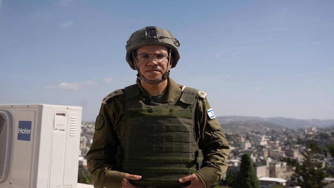 أفيخاي أدرعي يودّع منصبه بعد 20 عاماً: نهاية عصر "الصوت الإسرائيلي" الأشهر في العالم العربي