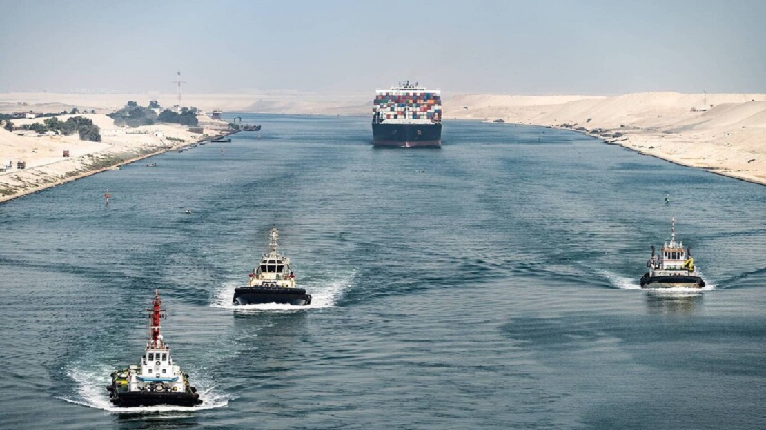 جنوح سفينة في منطقة انتظار قناة السويس.. حركة الملاحة طبيعية تماماً
