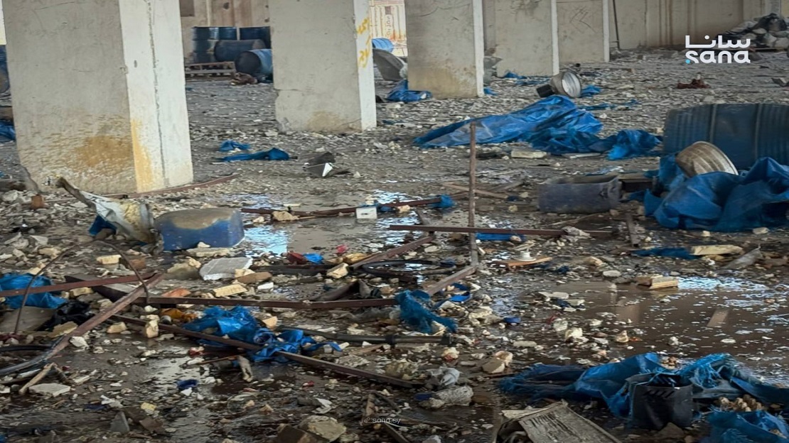 انفجار اليعربية يُشعل التوتر شرق الفرات.. وزارة الدفاع السورية تتهم قسد باستهداف مستودع أسلحة بمسيرة انتحارية