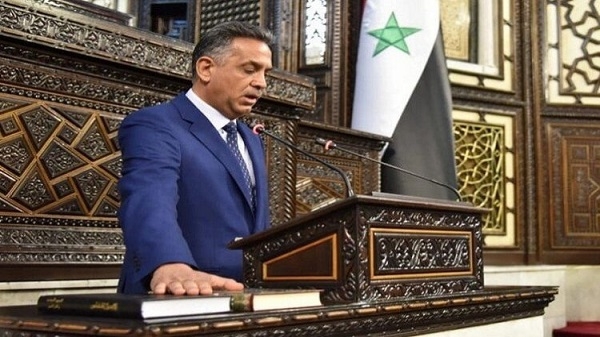 الفنان السوري عارف الطويل يؤدي اليمين الدستورية داخل البرلمان