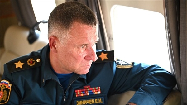 وزير الطوارئ الروسية، يفغيني زينيتشيف يلقى حتفه خلال محاولة انقاذ مصور