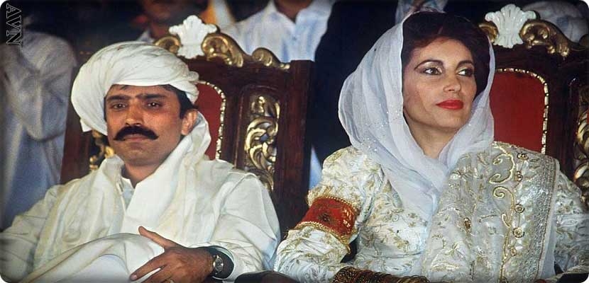  الرئيس الباكستاني السابق آصف علي زرداري وزوجته رئيسة الوزراء الراحلة بنازير بوتو