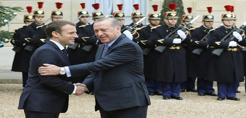 الرئيس الفرنسي، ايمانويل ماكرون،ونظيره التركي رجب طيب أردوغان