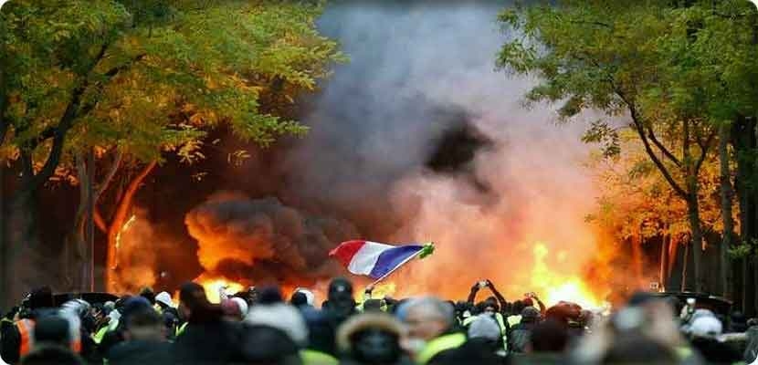 حشدت السلطات الفرنسية آلافا من أفراد الشرطة، تصدوا لأكثر من 30 ألف متظاهر، وأسفرت المواجهات عن إصابة 65 شخصا، بينهم 11 من قوات الأمن، وفقا للشرطة
