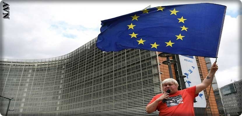 معارض لبريكست يعتصم امام مبنى تابع للاتحاد الأوروبي في بروكسل 