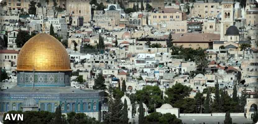 دعت المرجعيات الاسلامية في القدس الفلسطينيين، إلى أداء صلاة العصر في المسجد الأقصى للمرة الأولى منذ أسبوعين