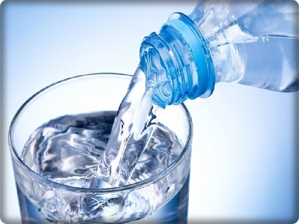 فوائد لشرب الماء فور الاستيقاظ