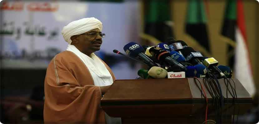 الرئيس السوداني عمر البشير يلقي كلمة اثناء الجلسة الاخيرة للحوار الوطني بالخرطوم في 10 ت1/اكتوبر 2016 بعد عام على اطلاقه