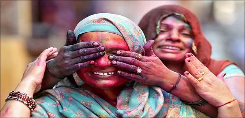 صور من مهرجان الألوان في الهند