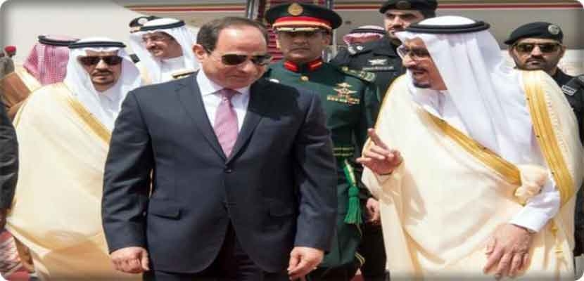 خادم الحرمين يستقبل الرئيس المصري لدى وصوله الرياض       