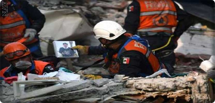 عمال الإغاثة في العاصمة المكسيكية يبحثون عن ضحايا ضمن ركام الزلزال الماضي