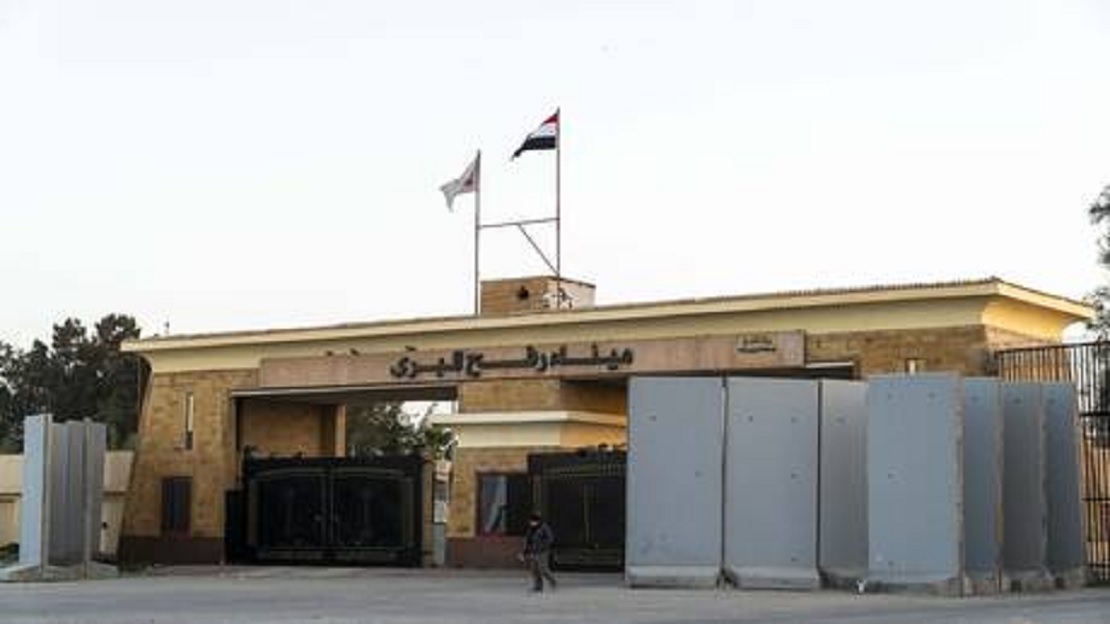 معبر رفح يعود للعمل جزئياً بعد إغلاق دام أكثر من عامين.. وحماس تحذر من 