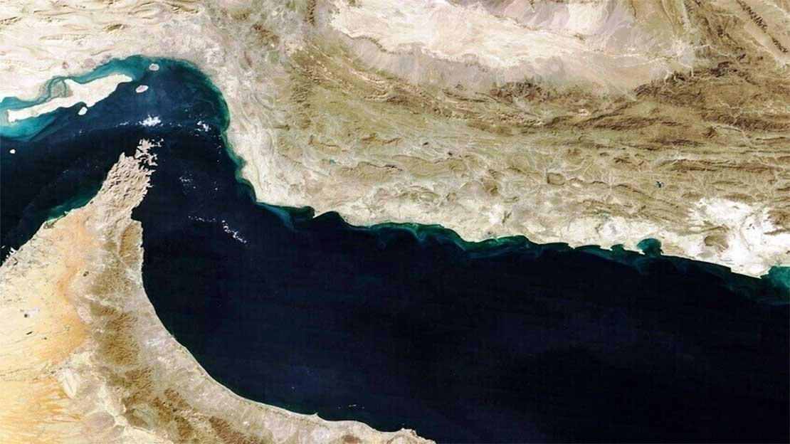 هرمز على حافة التصعيد.. واشنطن تُعلن «تطهير الألغام» وطهران تُجبر مدمرة أمريكية على التراجع في 30 دقيقة