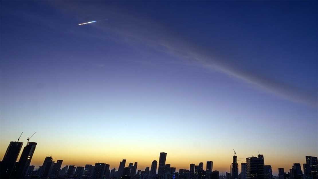 موجات صاروخية إيرانية متتالية تضرب وسط إسرائيل.. انفجارات عنيفة وصفارات إنذار في تل أبيب ومحيطها