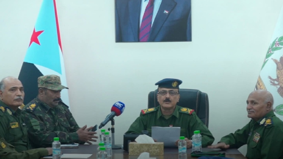 ضباط أمنيون في عدن يصطفون خلف الانتقالي: تصدع جديد في الشرعية اليمنية وسط سيطرة جنوبية متزايدة