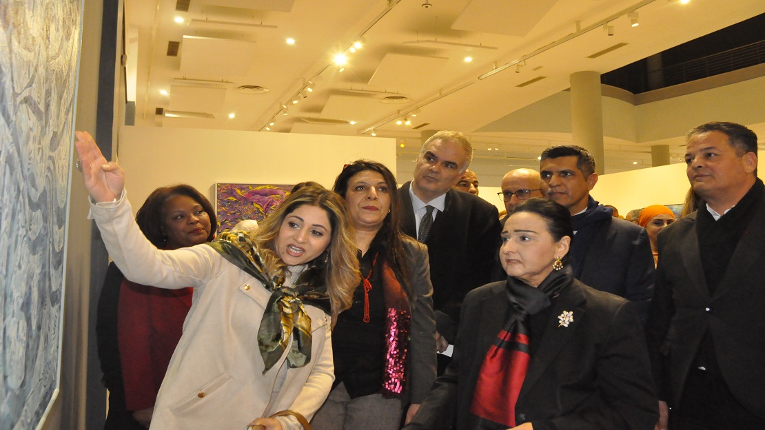 الصالون الوطني للفنون التشكيلية ينطلق في دورته الثانية.. أمينة الصرارفي تفتتح معرضاً يجمع 155 مبدعاً من 15 ولاية