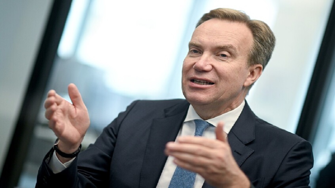 رئيس المنتدى الاقتصادي العالمي يستقيل فجأة: صلات بجيفري إبستين تُجبر بورج بريندي على التنحي