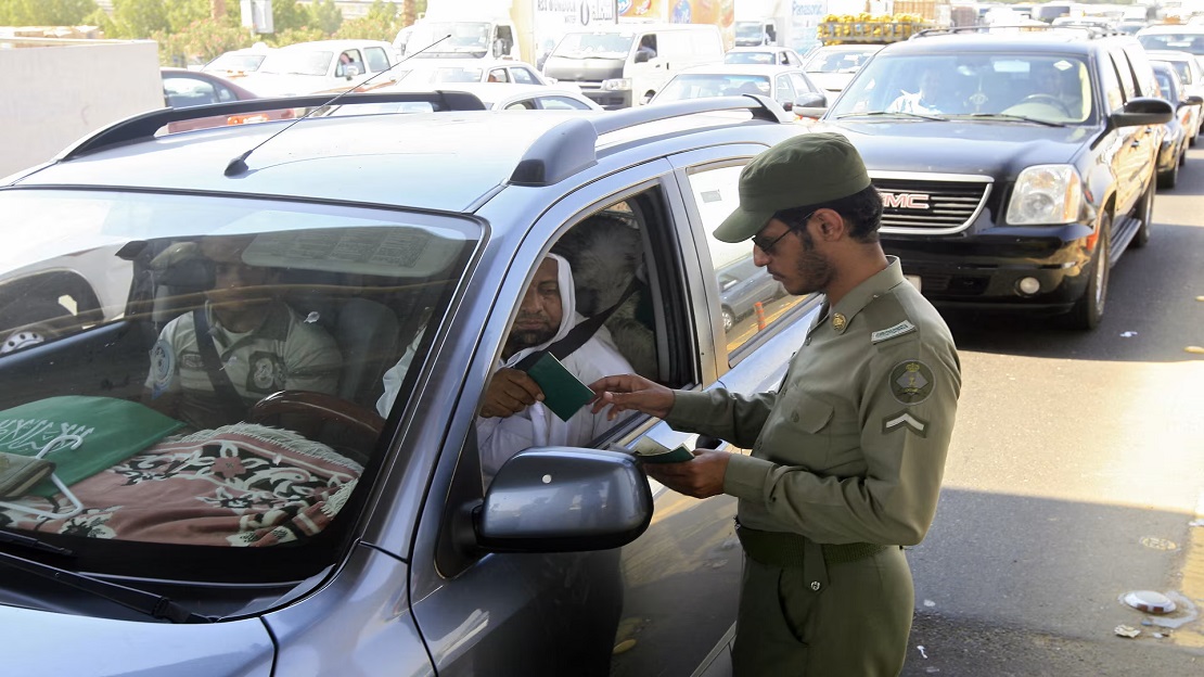 بدء تنفيذ التعليمات المنظمة للحج التي تقتضي حصول المقيمين الراغبين في الدخول إلى العاصمة المقدسة على تصريح