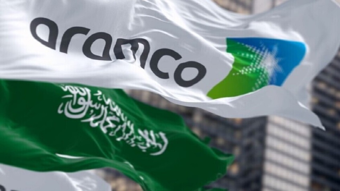 أرامكو تخفض إنتاج حقلين نفطيين وتعيد توجيه الشحنات إلى ينبع.. إغلاق هرمز يهدد تدفق 20% من النفط العالمي