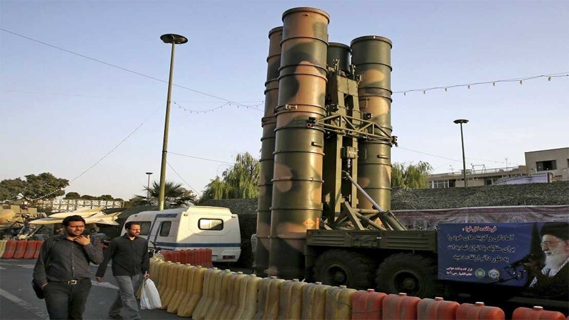 مجلة أمريكية تفضح المبالغات الإسرائيلية.. ضربة واحدة فقط لمنظومة "إس-300" الإيرانية رغم الادعاءات بالتدمير الكامل