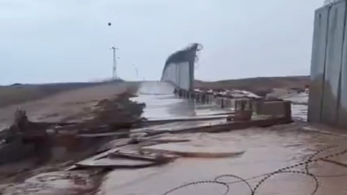 عاصفة الشتاء تهز جدار الفصل.. انهيار "حساس" في الضفة يثير إنذارات أمنية إسرائيلية