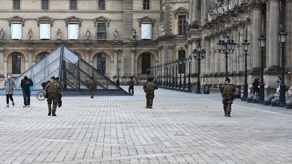 سرقة القرن في اللوفر: فرنسا توقف 4 مشتبهين جدد.. هل تعود مجوهرات نابليون إلى النور؟