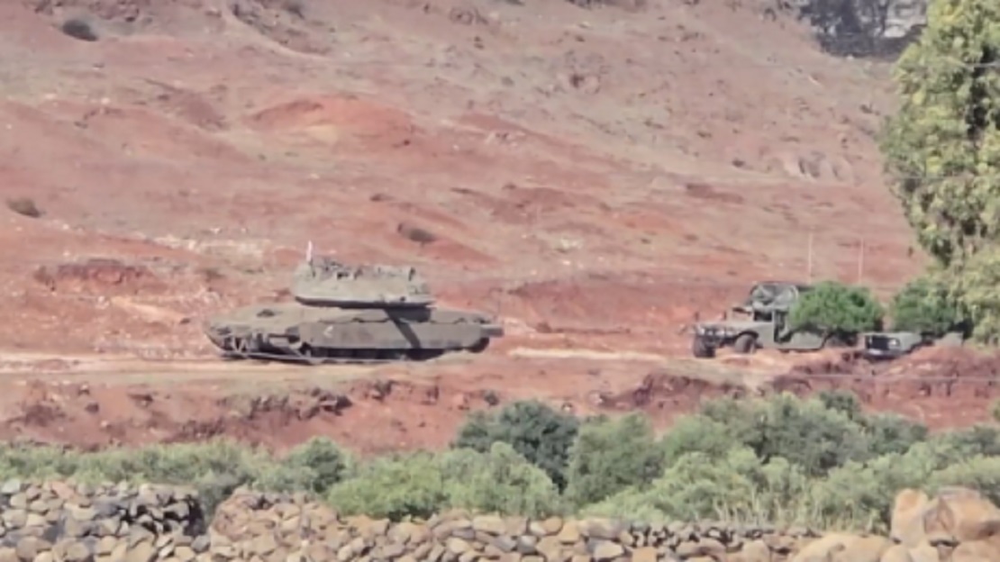 دبابات إسرائيلية تُغزو تل أبو قبيس: توغل جديد يُشعل الجنوب السوري بعد مذبحة بيت جن