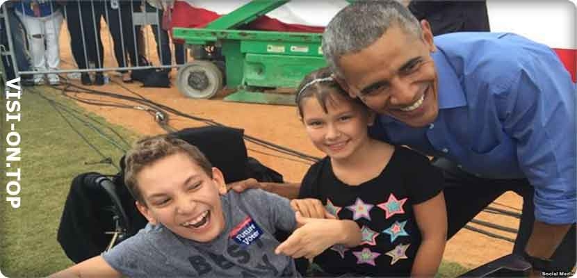 صورة أوباما، الرئيس الأمريكي المنتهية ولايته، استقبل هولمز، بمساهمة صفحة Valentina Pereda
