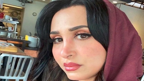 هند القحطاني ناشطة سعودية تبلغ من العمر 37 عامًا، تزوجت من رجل سعودي عام 2002 وأنجبت ولدين، وبنتين والولد الأكبر هو معاذ من مواليد 2003، وتقيم حاليًا في أمريكا.