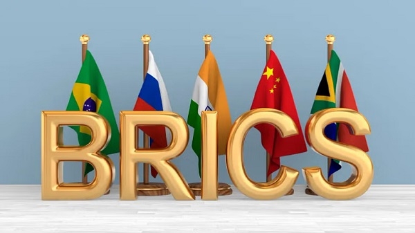 الصين أكبر قوة اقتصادية في مجموعة بريكس، والزيارة التي يُجريها رئيسها إلى جنوب إفريقيا، هي الثانية الدولية له هذا العام، وتأتي في خضم جهود تبذلها بكين لزيادة أعضاء المجموعة سريعًا. 